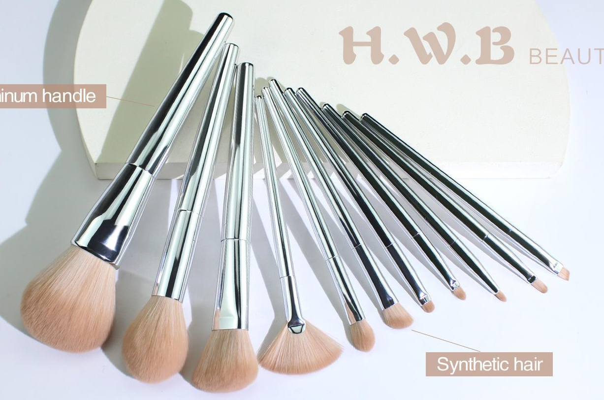 CAT-p024-set: silver-tone handles and ferrules broad brush fan