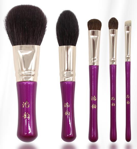 CAT-p040-left-set: Purple portable brush set left source variant