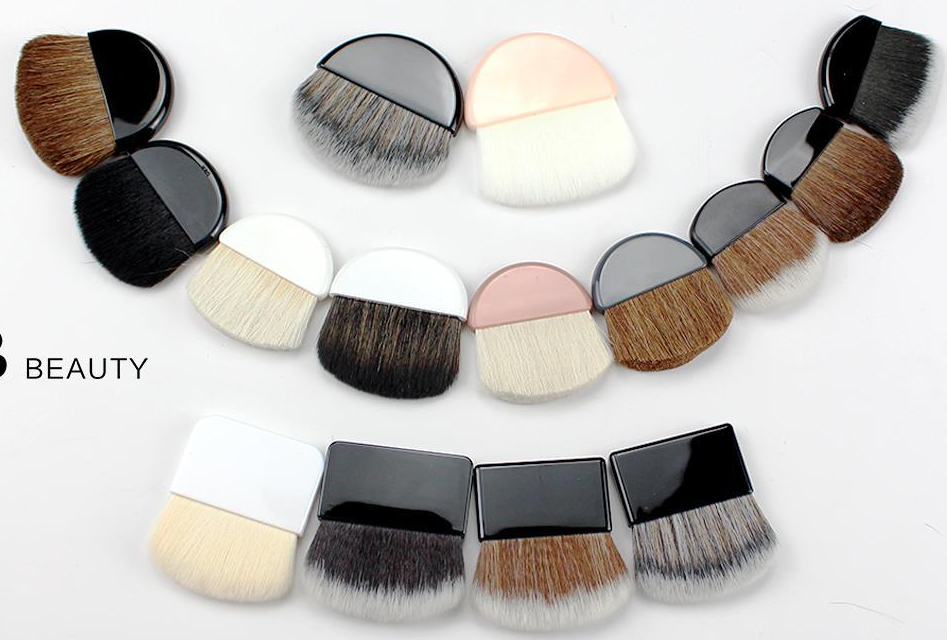 CAT-p048-group: Compact broad cosmetic brush assortment