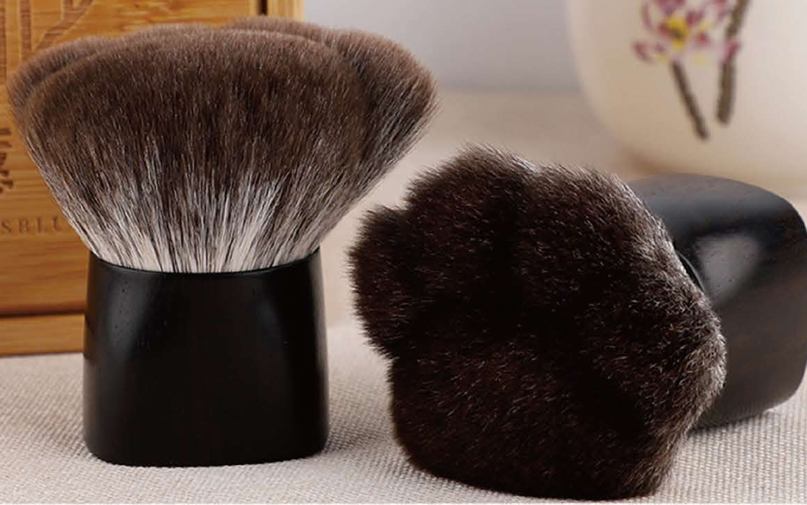 EN-p014-c01: Portable short-base powder brush pair - Black short bases and sculpted black handles; brown or flat tan heads