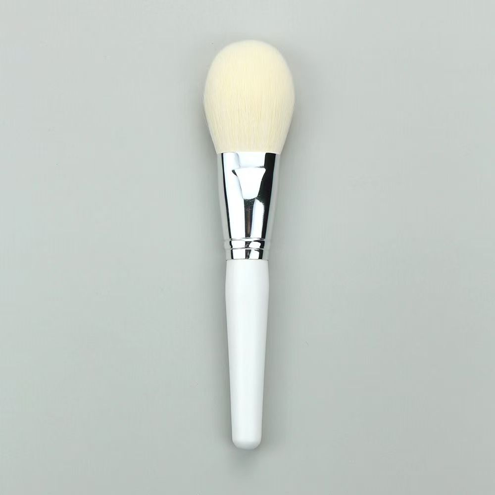 UP017: White-handle brush with a broad pale oval head