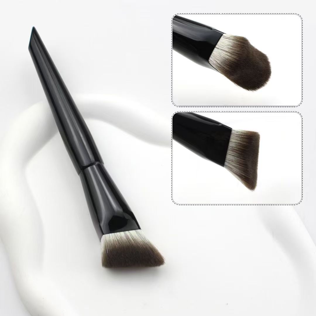 UP023: Black faceted pointed-handle angled brush