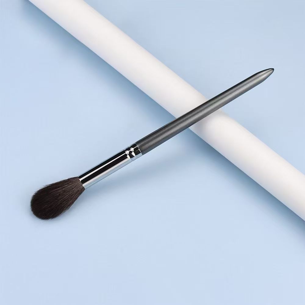 UP056: Gray handle and silver-tone ferrule with a small tapered dark head