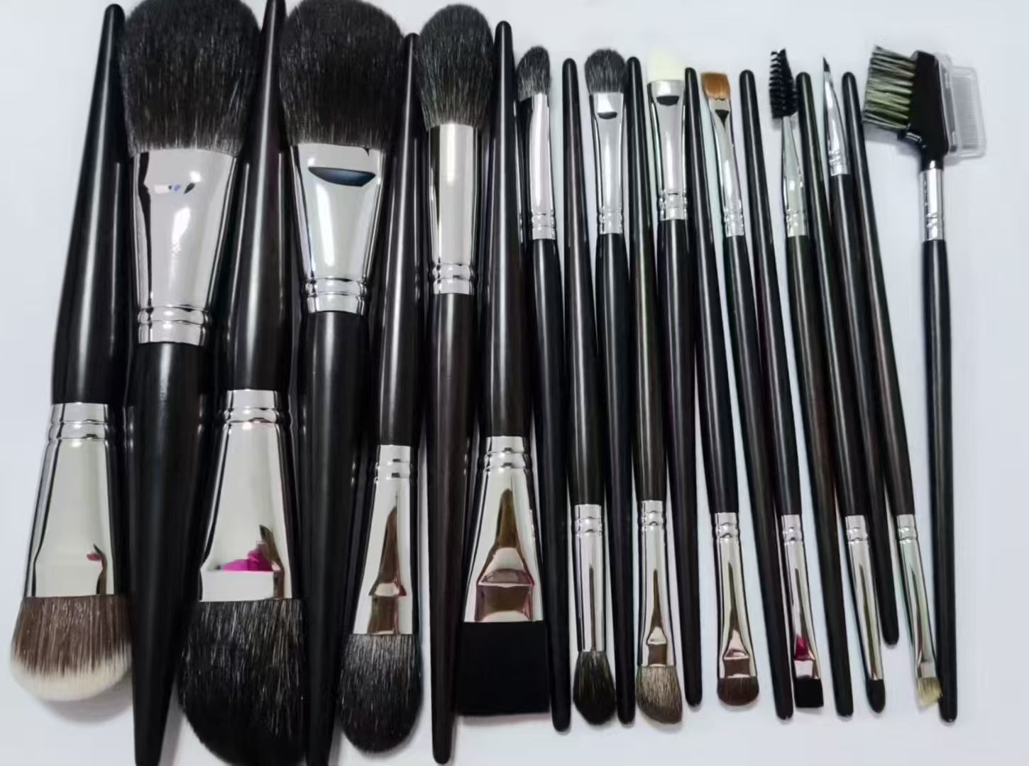 UP063: Cropped dark-handle and silver-tone brush collection
