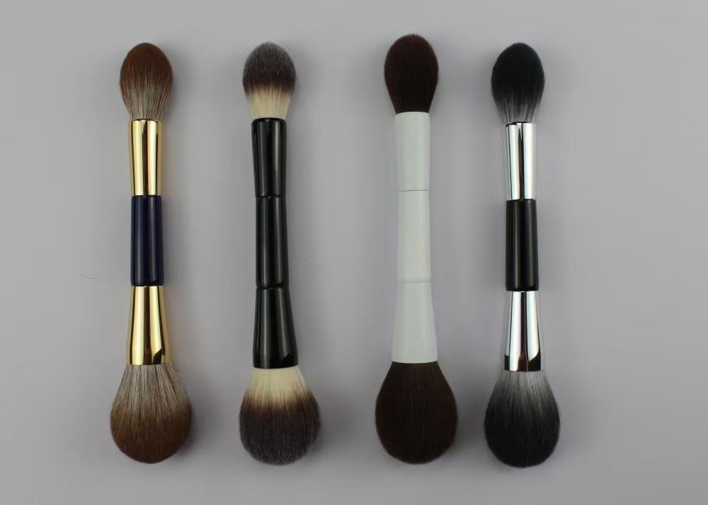 UP068: Four double-ended brushes in navy, black and white colorways