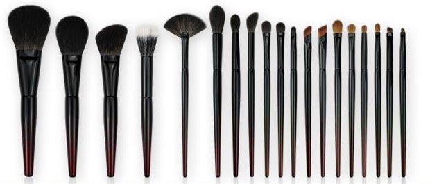 Black-to-burgundy tapered brush lineup