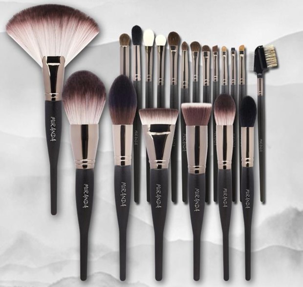 Dark tapered handle professional fan brush set