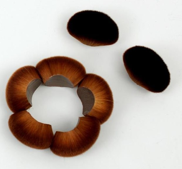 Loose brown brush-head components