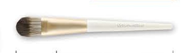 Flat foundation - White handles, gold-tone ferrules, pale brown heads