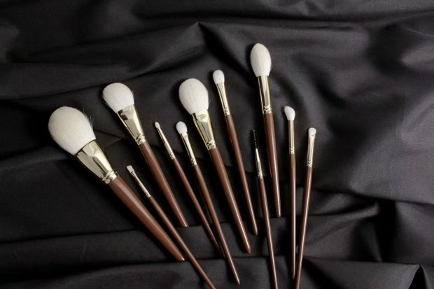Brown gloss cropped set view
