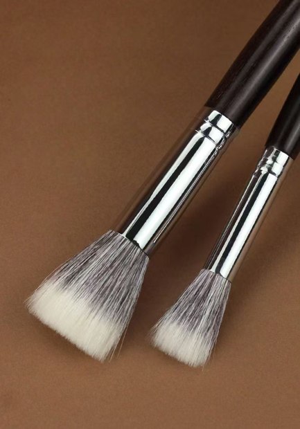 Two gray-white layered brush heads with cropped dark handles
