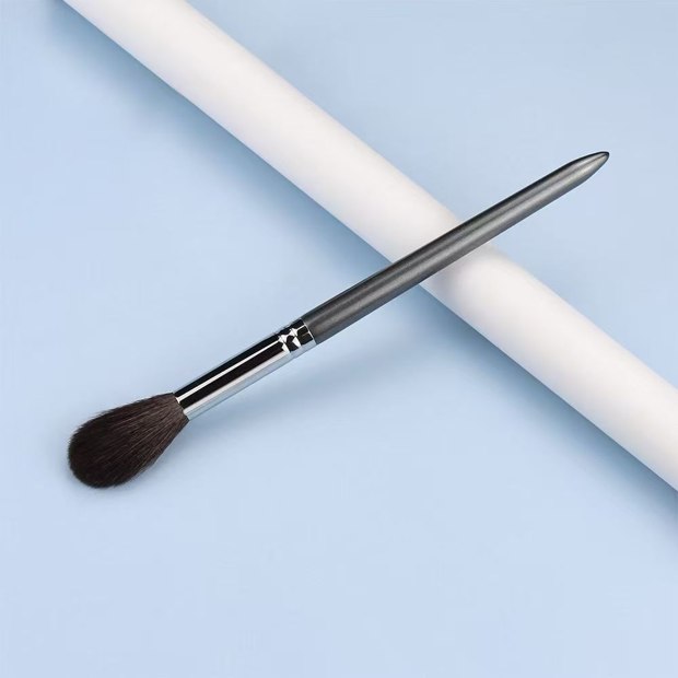 Gray handle and silver-tone ferrule with a small tapered dark head