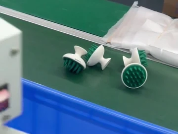 Small hand tools on the green bench