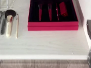 Open red presentation box in the sample display