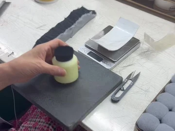 Compact brush work over a fibre-covered mat