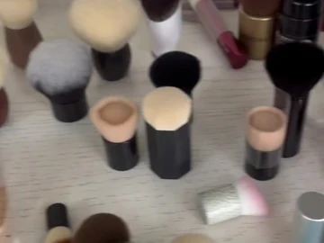 Mixed compact brush samples on a display surface