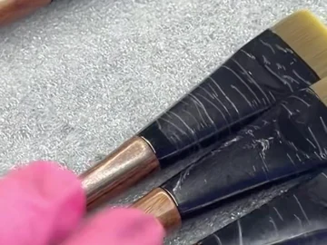 Brown handles and black ferrules on the work mat