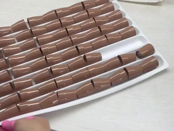 Brown brush bodies aligned in white inserts
