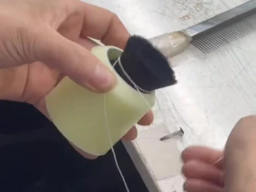 Loose bristle bundle held in a forming cup