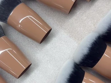 Opposite angle of the flat-top compact brush row